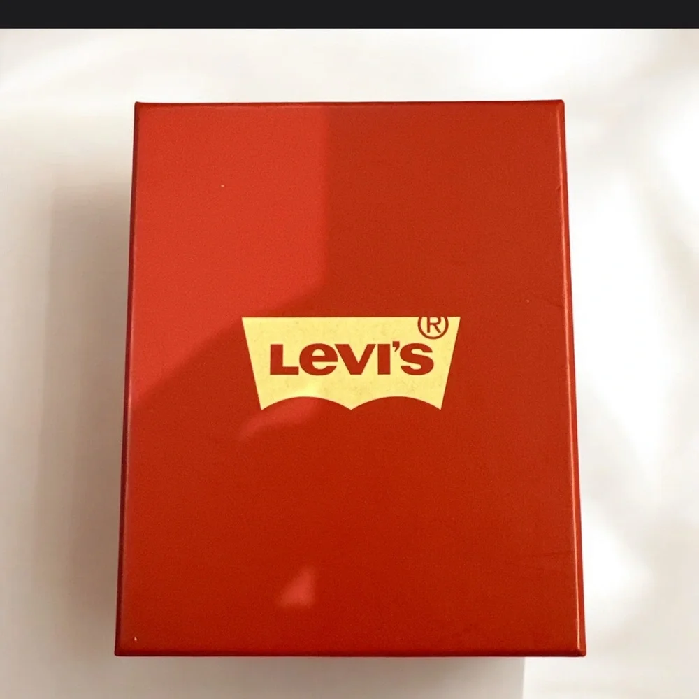 Levi's Tan Leather Wallet with Metallic Logo